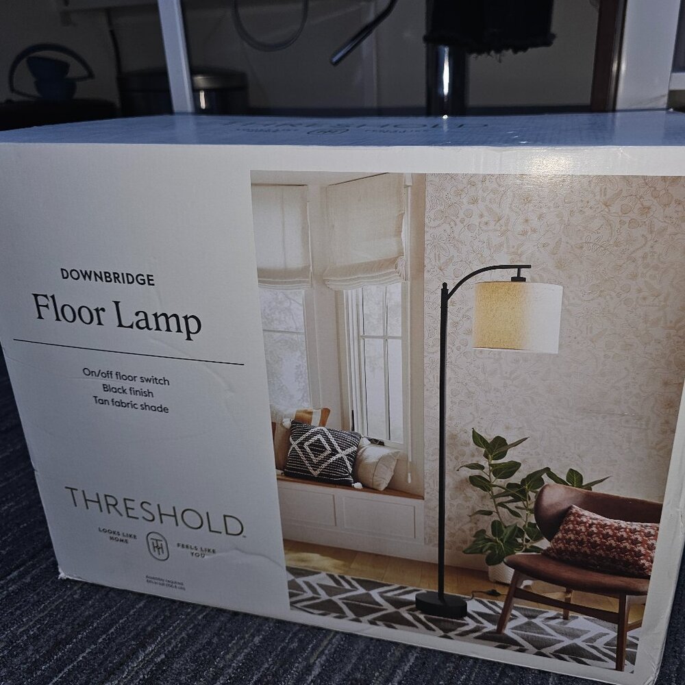 New!! Floor Lamp Threshold brand!